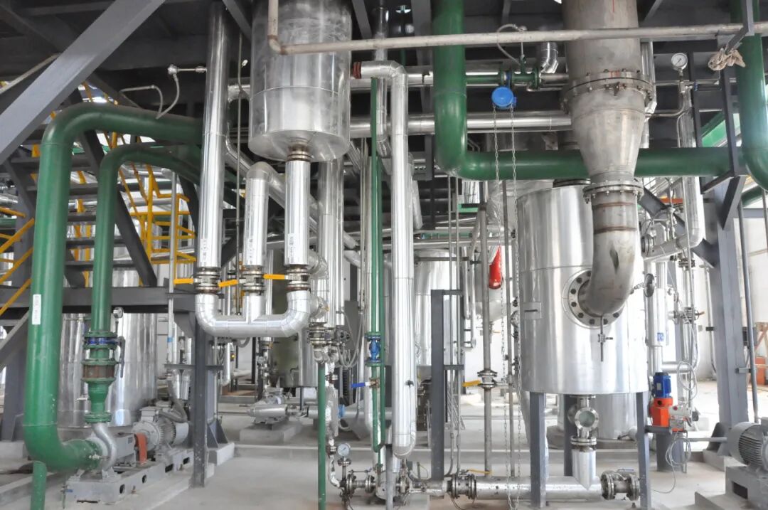 复合磺酸钙润滑脂的“灵魂密码”：高碱值质料+精准配方，，性能才够顶！-手艺文章-尊龙新版人生就是博润滑油